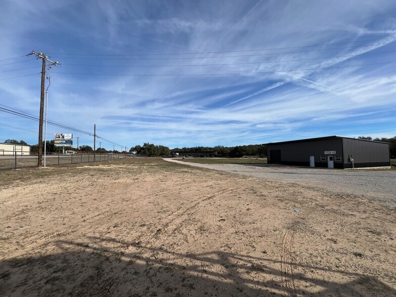 11324 US Highway 281 N, Round Mountain, TX for lease - Primary Photo - Image 1 of 5