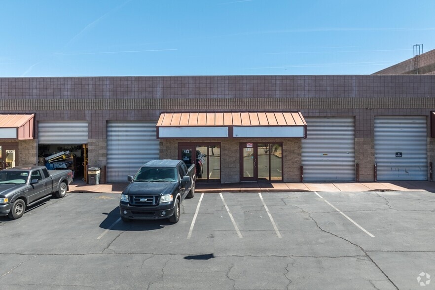 401-433 Max Ct, Henderson, NV for lease - Building Photo - Image 3 of 6