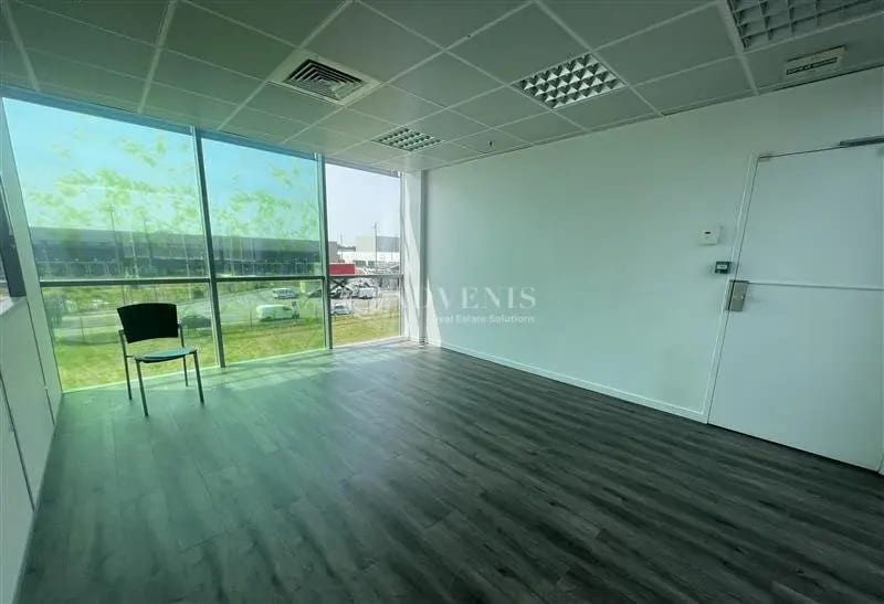 Office in Tremblay-en-France for lease - Building Photo - Image 3 of 7