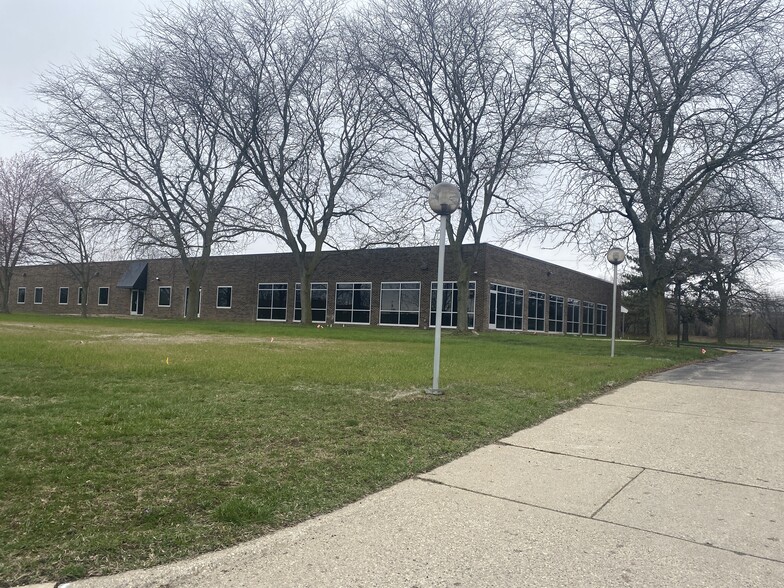 3909 Research Park Dr, Ann Arbor, MI for lease - Building Photo - Image 3 of 41