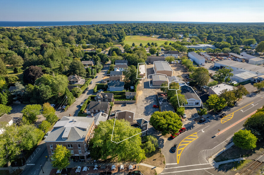 3 Railroad Ave, East Hampton, NY for lease - Aerial - Image 2 of 12