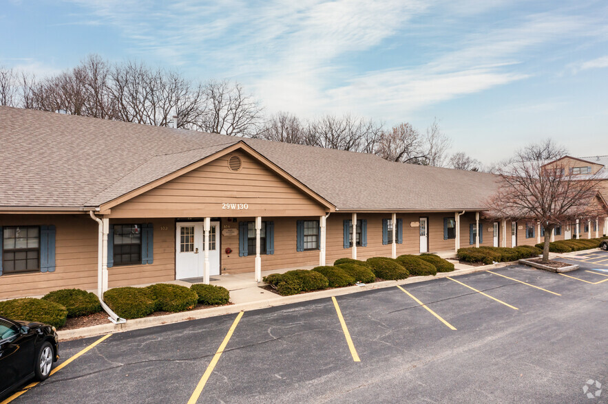 29W110-29W140 Butterfield Rd, Warrenville, IL for lease - Building Photo - Image 1 of 6