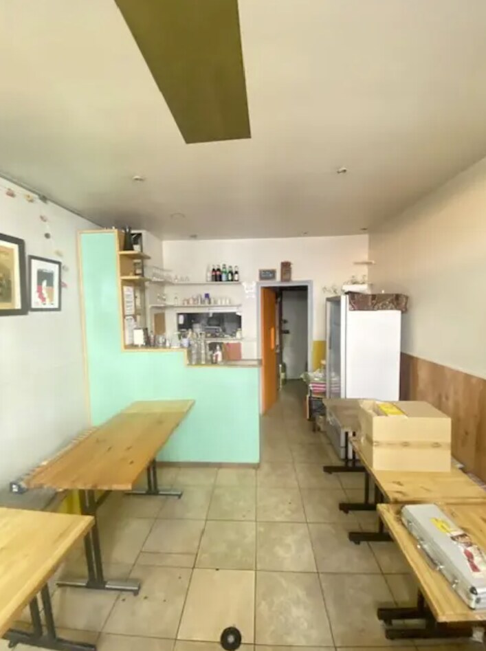 Retail in Paris for lease Interior Photo- Image 1 of 3