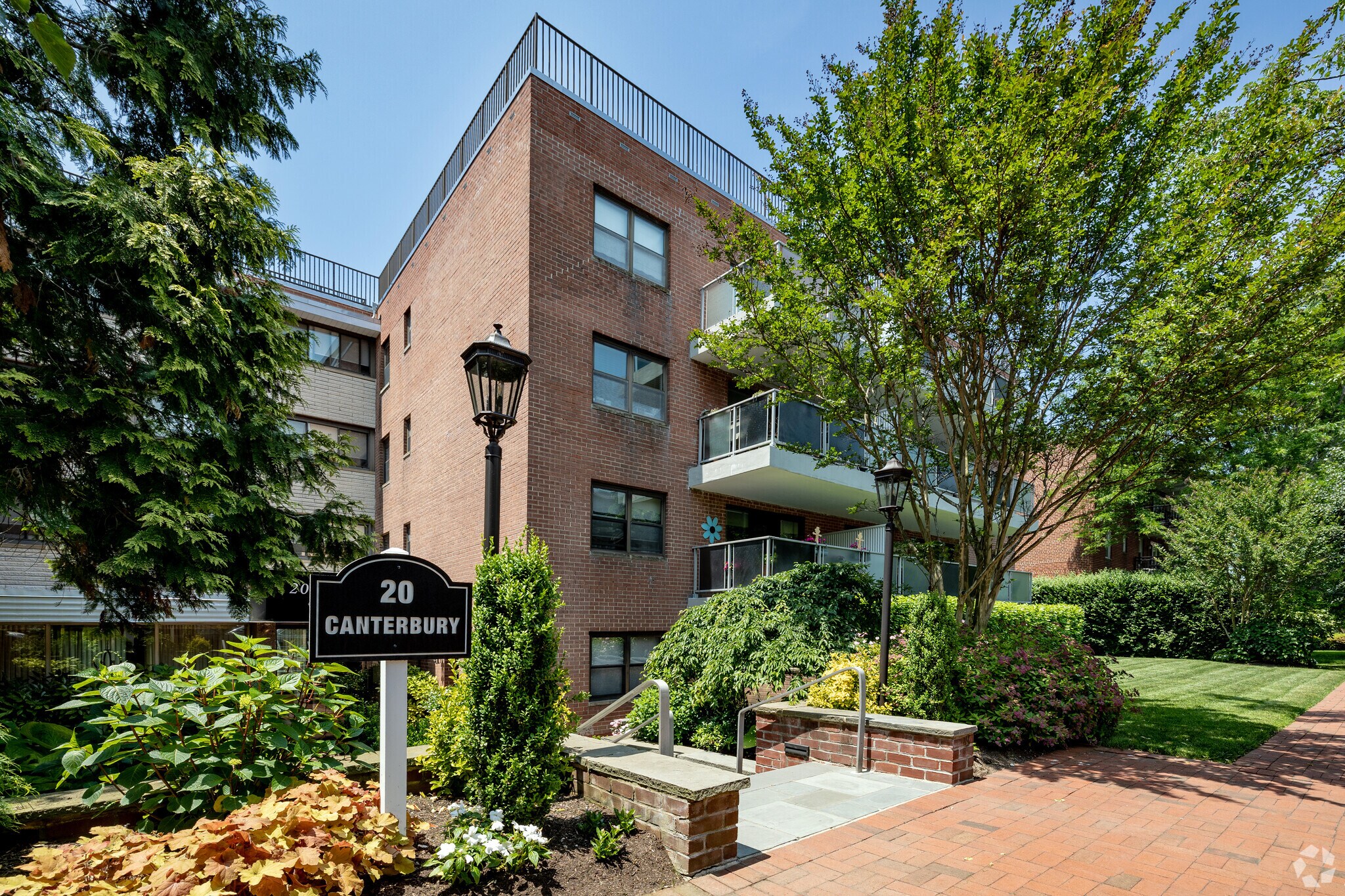 20 Canterbury Rd, Great Neck Plaza, NY for sale Primary Photo- Image 1 of 1