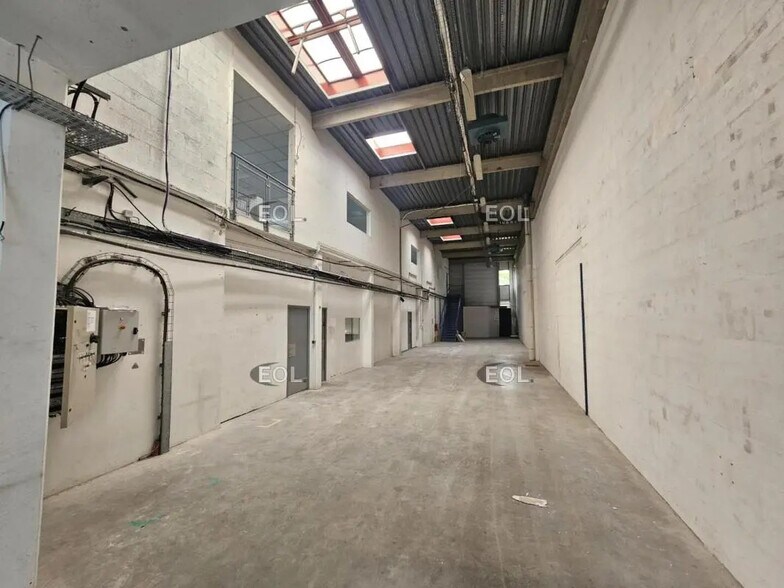 Flex in Fresnes for lease - Interior Photo - Image 2 of 14