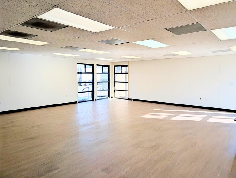 1418 W 17th St, Long Beach, CA for lease - Building Photo - Image 3 of 3