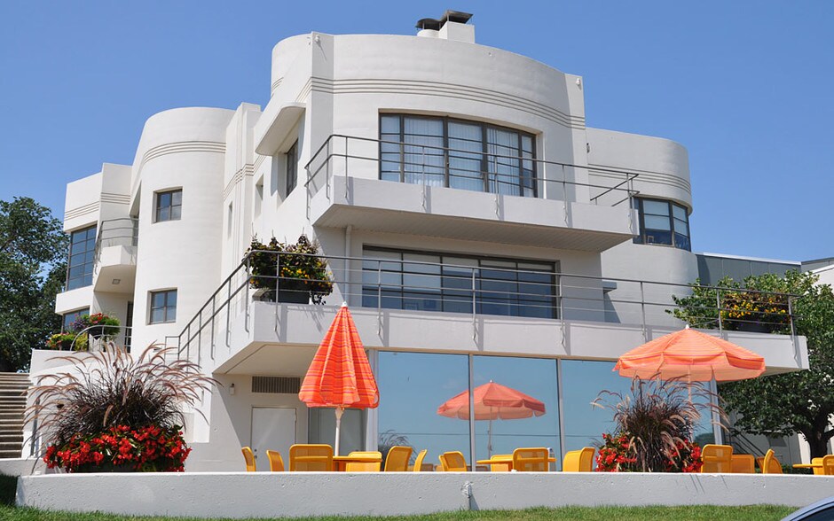 2633 Fleur Dr, Des Moines, IA 50321