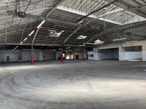 1700 W Anaheim St, Long Beach, CA for lease Interior Photo- Image 2 of 7