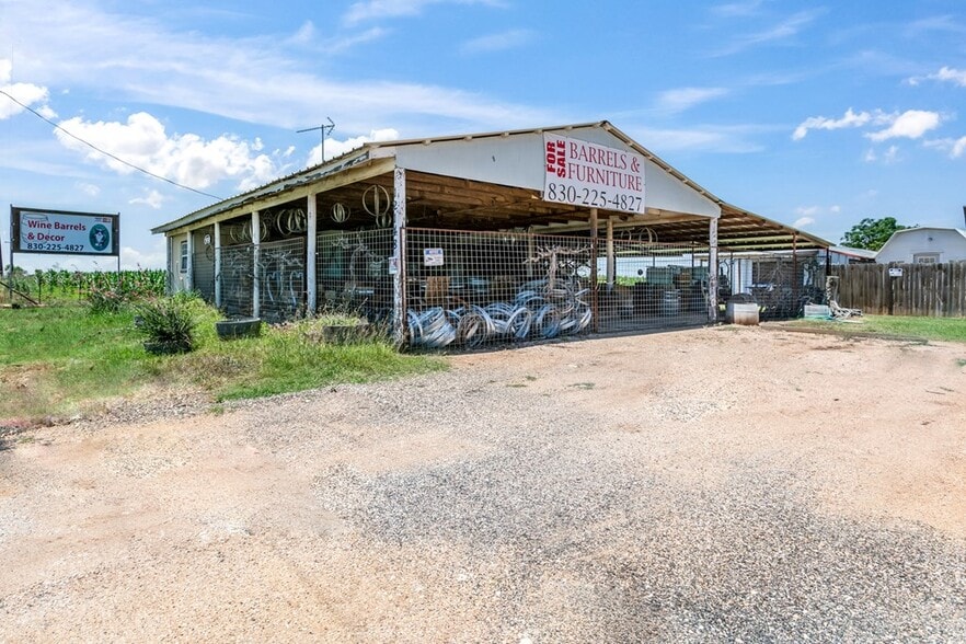 12148 E US Highway 290, Fredericksburg, TX for lease - Building Photo - Image 2 of 7