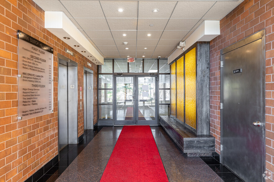 100 Dutch Hill Rd, Orangeburg, NY for lease - Lobby - Image 3 of 19