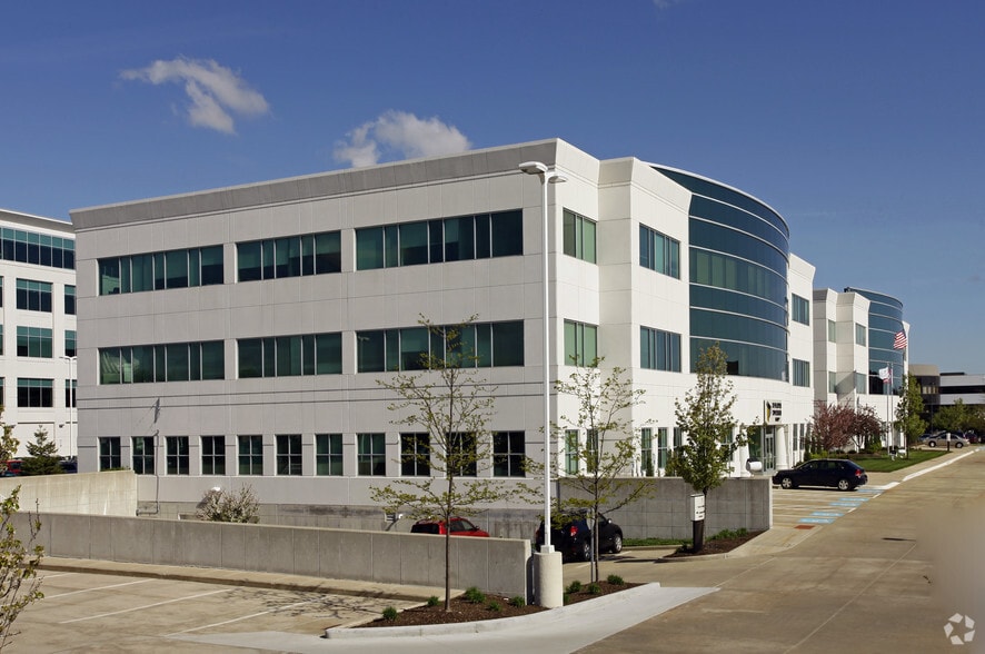 3300 Enterprise Pky, Beachwood, OH for lease - Building Photo - Image 1 of 3