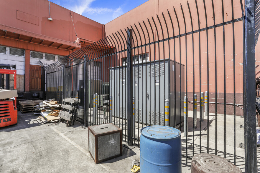 916 98th Ave, Oakland, CA for lease - Building Photo - Image 3 of 5