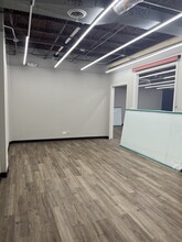 11-21 N Skokie Hwy, Lake Bluff, IL for lease Interior Photo- Image 2 of 6