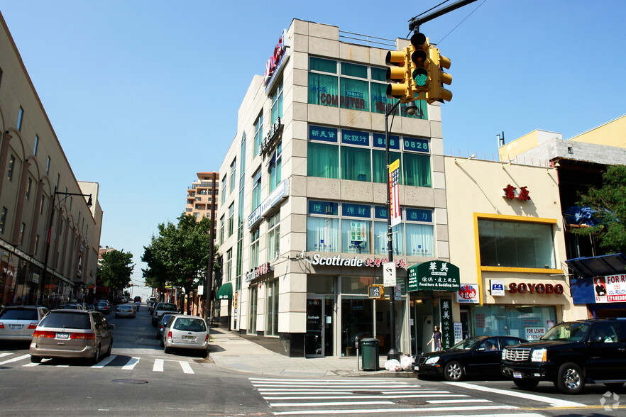 3660 Main St, Flushing, NY for sale - Primary Photo - Image 1 of 1