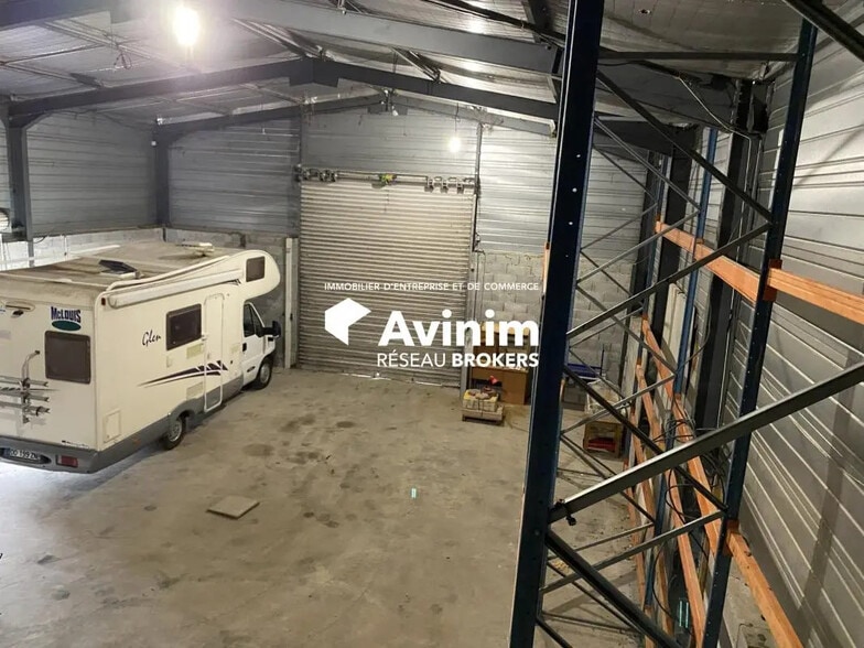 Flex in Saint-Nazaire-les-Eymes for sale - Building Photo - Image 1 of 18