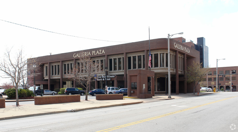 111 E Main St, Decatur, IL for lease - Primary Photo - Image 1 of 2