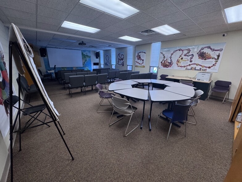 1851 Whitney Ave, Hamden, CT for lease - Interior Photo - Image 3 of 6