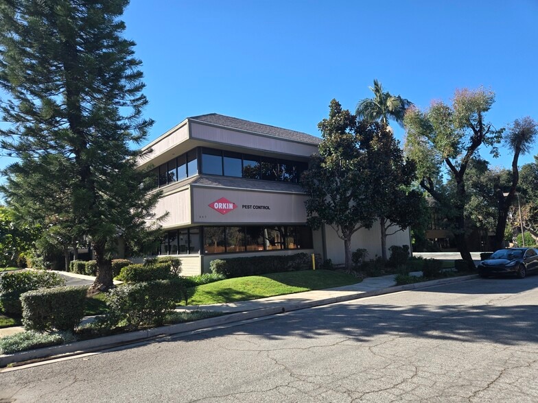 845 S Oak Park Rd, Covina, CA for lease - Building Photo - Image 1 of 8