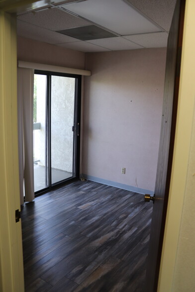 770 Magnolia Ave, Corona, CA for lease - Interior Photo - Image 3 of 10