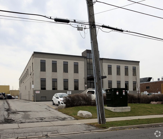 675 Garyray Dr, Toronto, ON for lease - Building Photo - Image 2 of 3