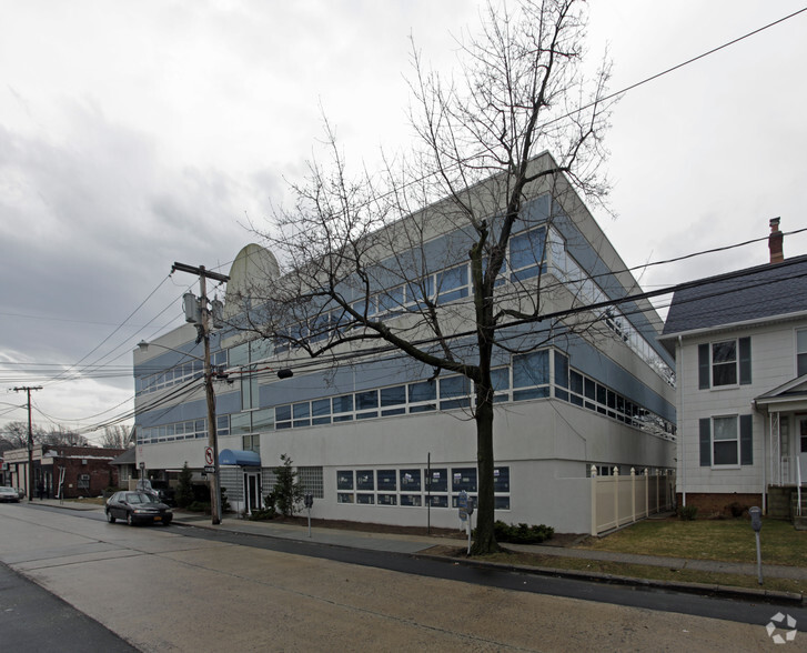 20 W Lincoln Ave, Valley Stream, NY for lease - Building Photo - Image 2 of 7