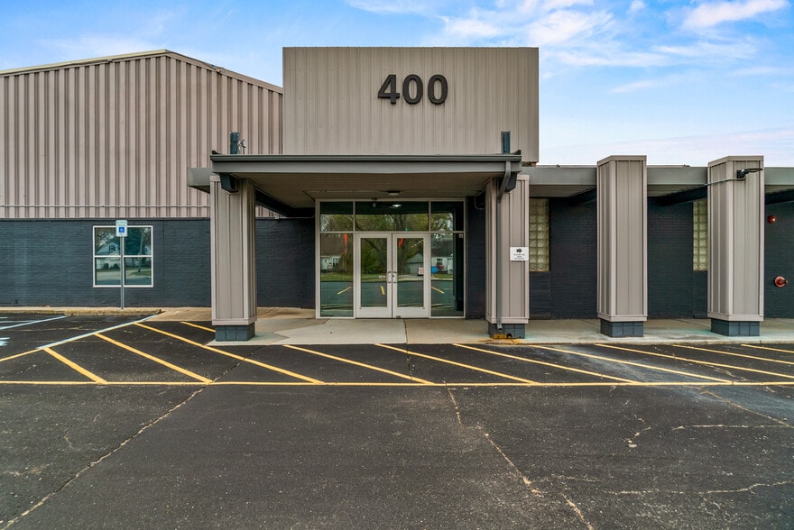 400 W Maple Rd, Troy, MI for sale - Building Photo - Image 1 of 42