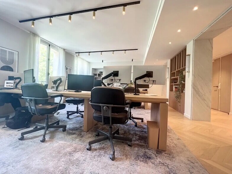 Office in Paris for lease - Building Photo - Image 1 of 8