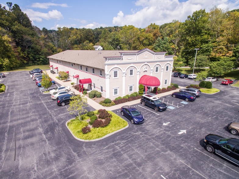 109 Meadow View Rd, Bristol, TN for lease - Primary Photo - Image 1 of 3