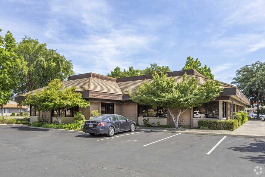 3198 Willow Ave, Clovis, CA for lease - Building Photo - Image 1 of 3