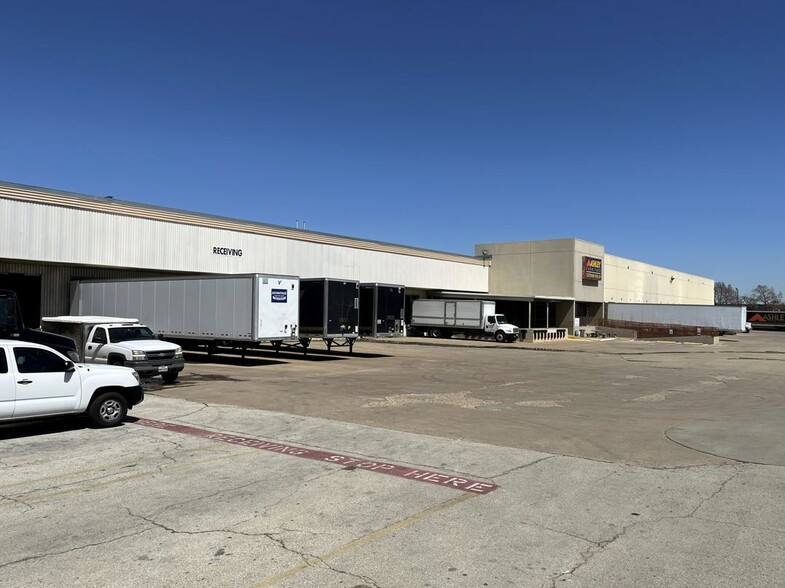 502 Fountain Pky, Grand Prairie, TX for lease - Building Photo - Image 1 of 5