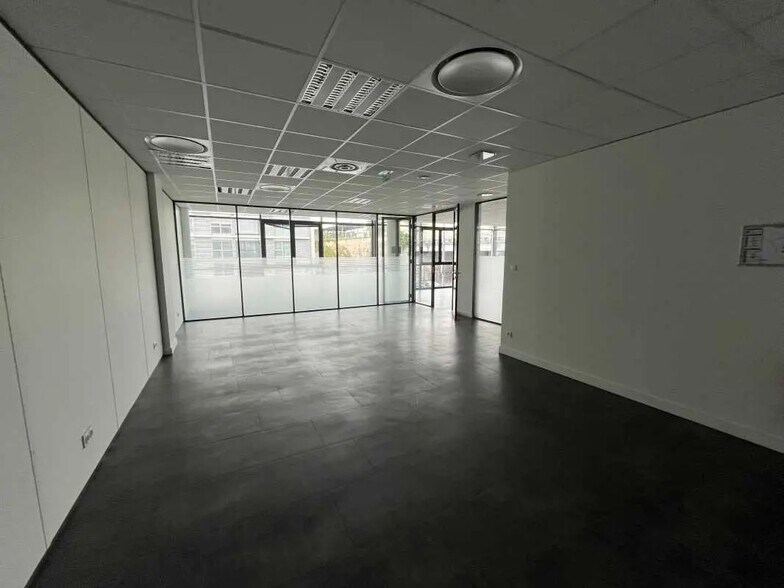 32 Rue Victor Lagrange, Lyon for lease - Building Photo - Image 2 of 16