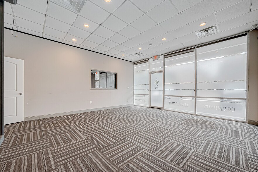 9400 Glenfield Ct, Houston, TX for lease - Interior Photo - Image 2 of 13