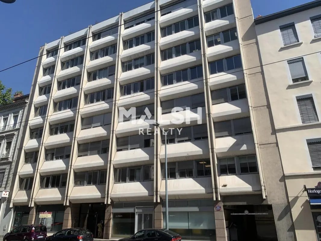Office in Lyon for sale Building Photo- Image 1 of 19