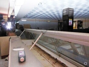 Retail in Cuenca, Cuenca for lease Interior Photo- Image 2 of 7