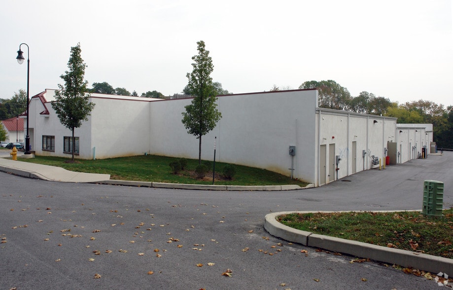 704 W Nields St, West Chester, PA for lease - Building Photo - Image 3 of 13