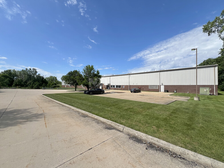 30700 Aurora Rd, Solon, OH for lease - Building Photo - Image 2 of 4