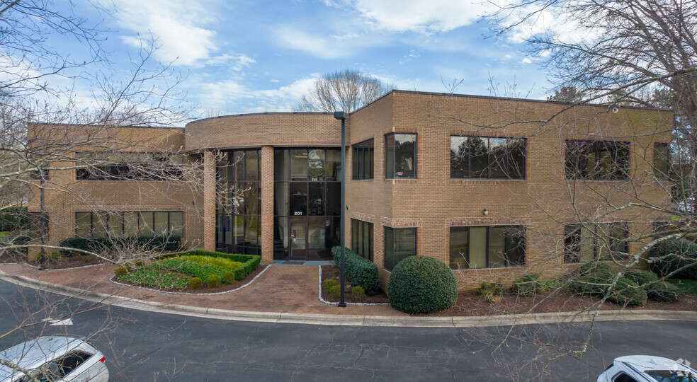 201 Commonwealth Ct, Cary, NC for lease - Primary Photo - Image 1 of 16