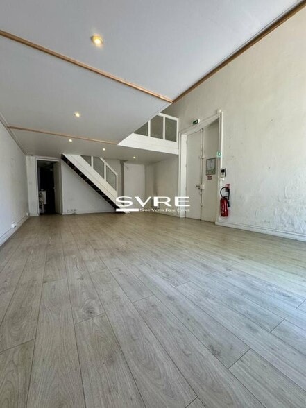 Retail in Marseille for lease - Interior Photo - Image 2 of 4
