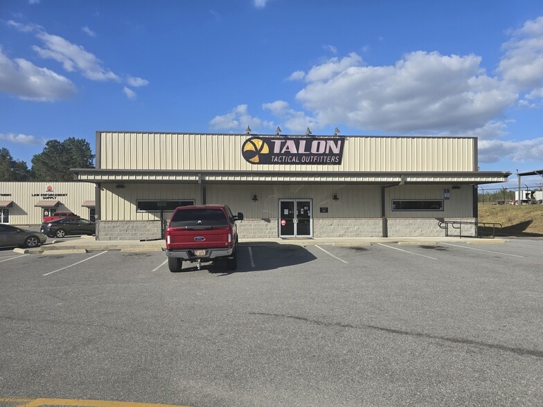 301 Commerce Blvd, Midway, FL for lease - Building Photo - Image 3 of 11