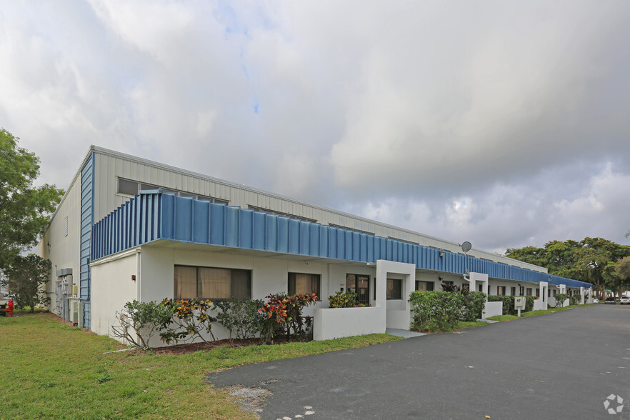 3750 Investment Ln, Riviera Beach, FL for lease - Primary Photo - Image 1 of 9