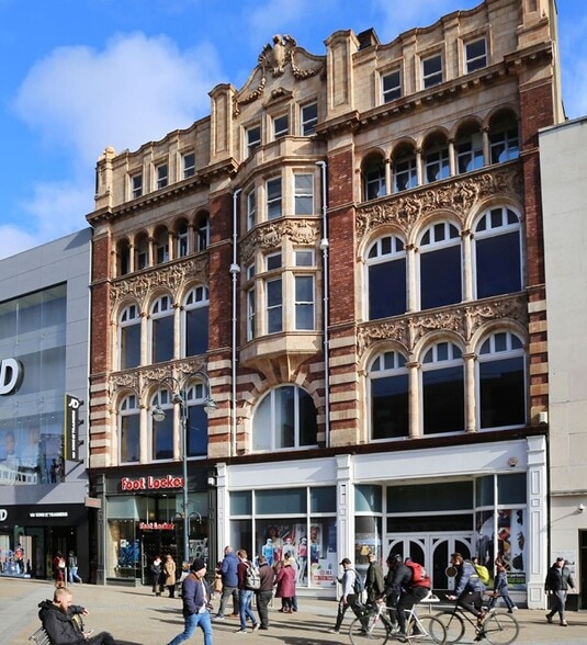 133-137 Briggate, Leeds for sale - Primary Photo - Image 1 of 1