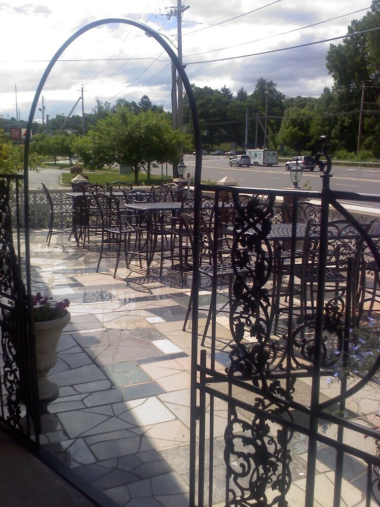 413415 Manchester Rd, Poughkeepsie, NY 12603 Office/Retail for Lease