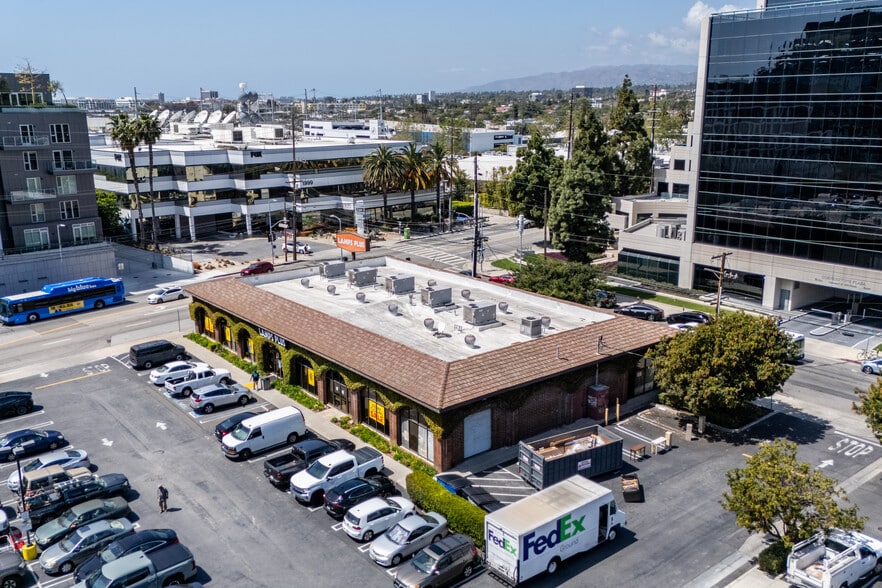 2012 S Bundy Dr, Los Angeles, CA for lease - Building Photo - Image 1 of 9