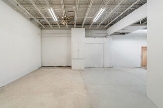 8515 9e Av, Montréal, QC for lease Interior Photo- Image 2 of 9
