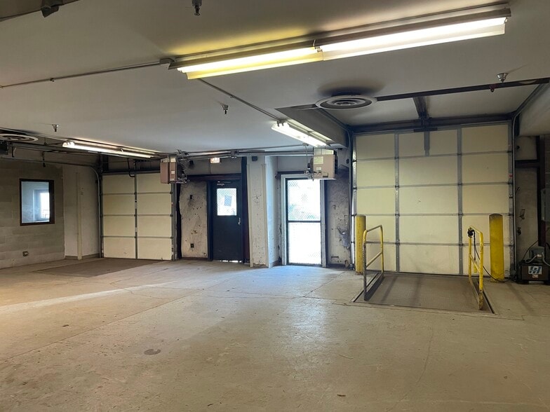 822 W Wilson Ave, Chicago, IL for lease - Interior Photo - Image 3 of 19