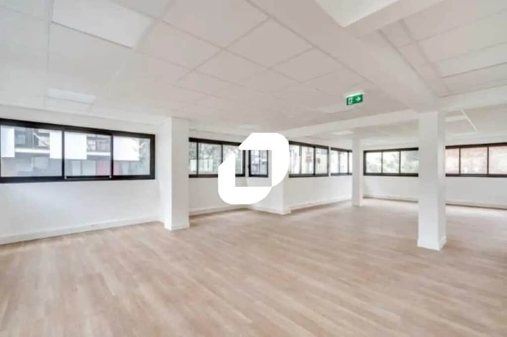 Location Bureaux 224 m² - Photo 1
