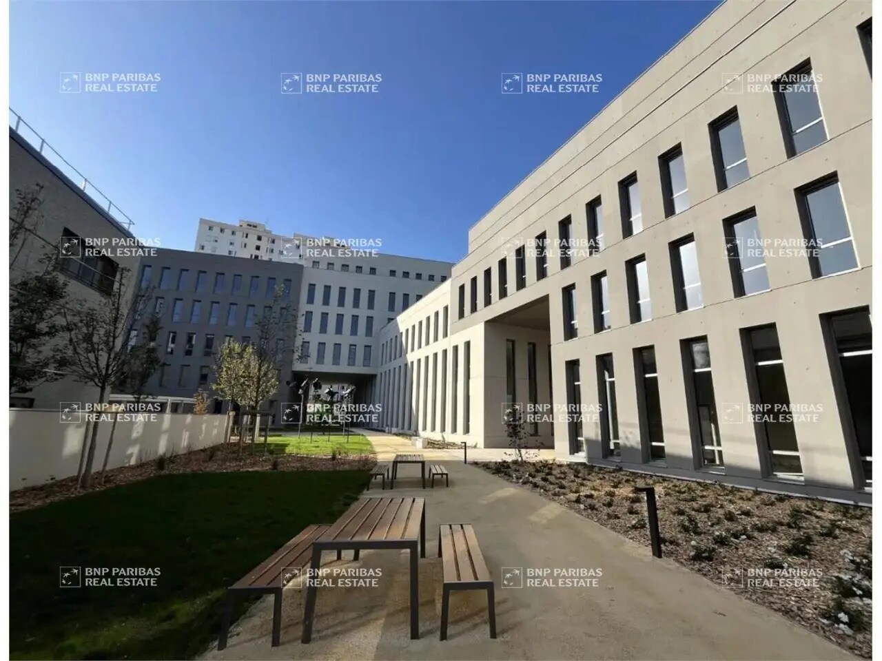 Office in Villeurbanne for sale Building Photo- Image 1 of 23