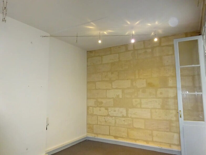 1 Rue D'Enghien, Bordeaux for lease - Interior Photo - Image 2 of 22