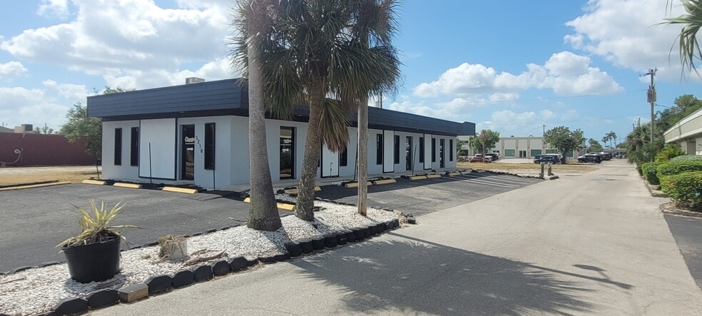 1210 SE 46th Ln, Cape Coral, FL for lease - Building Photo - Image 1 of 12