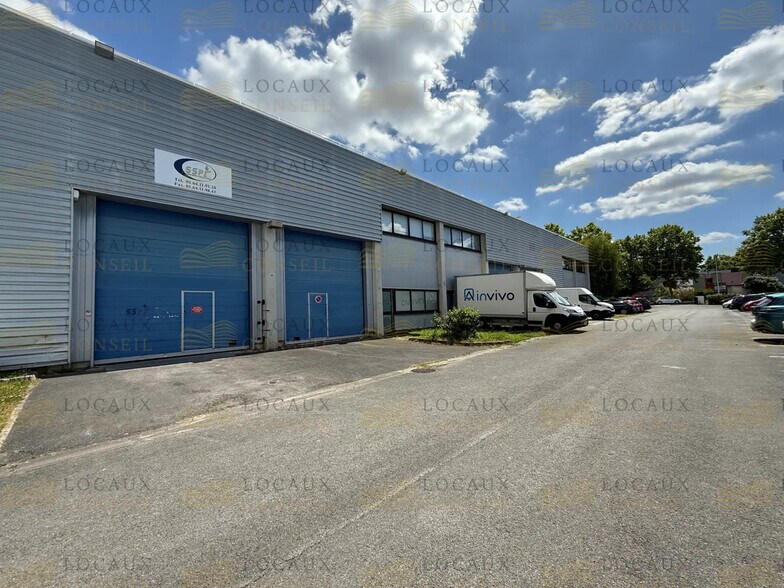 Flex in Collégien for lease - Building Photo - Image 3 of 5